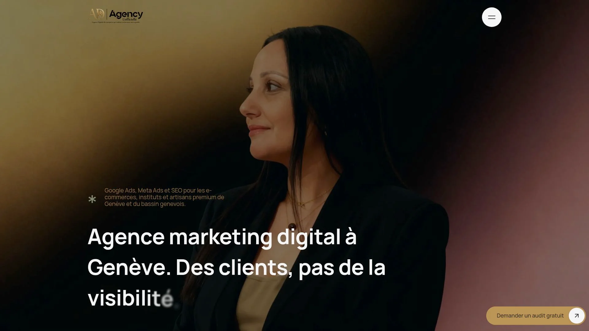Femme brune en veste sombre, expression réfléchie, agence marketing digitale à Genève.