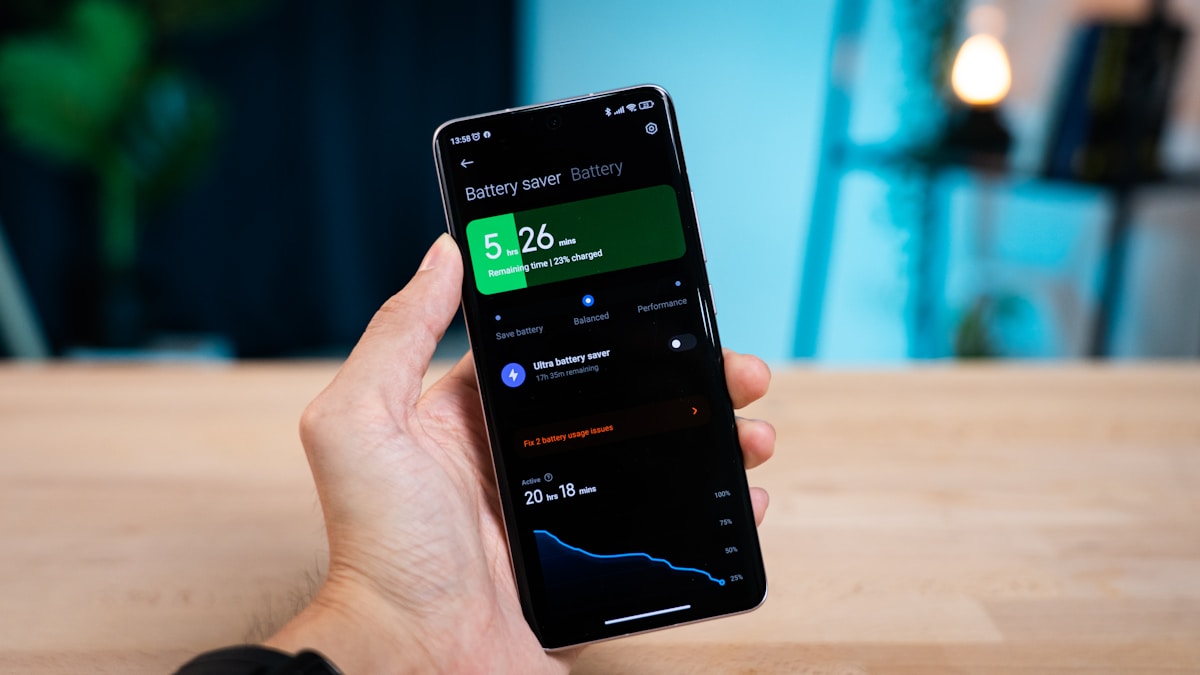 Écran de téléphone affichant les paramètres de l'économiseur de batterie.