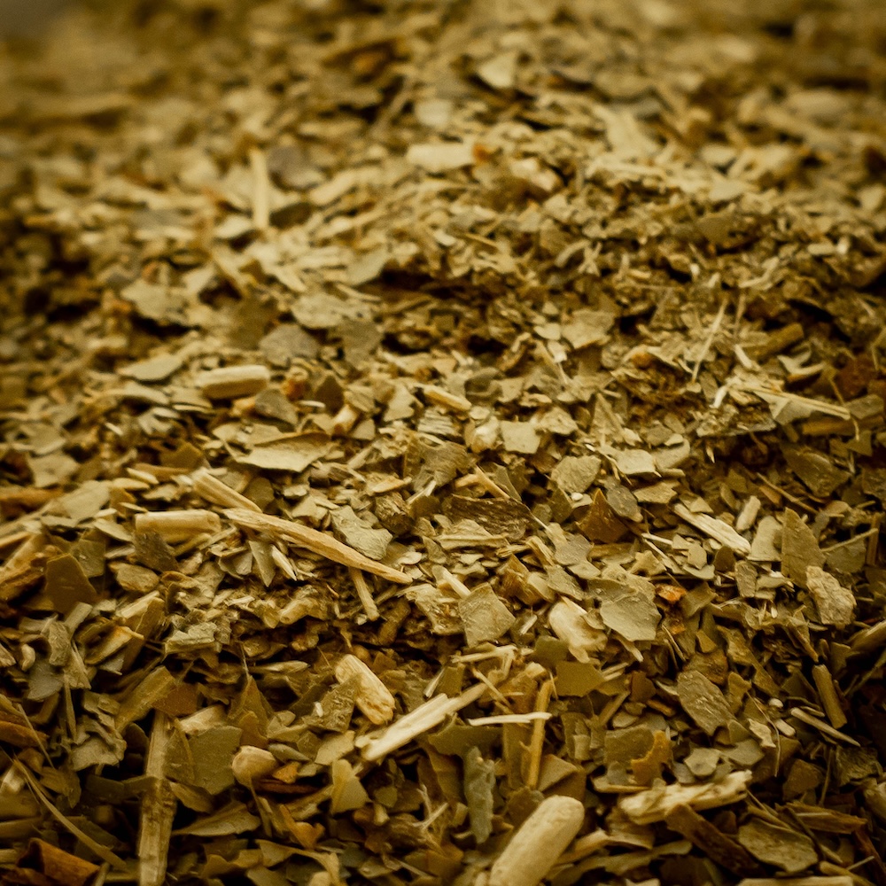 Gros plan sur du yerba maté vert bio