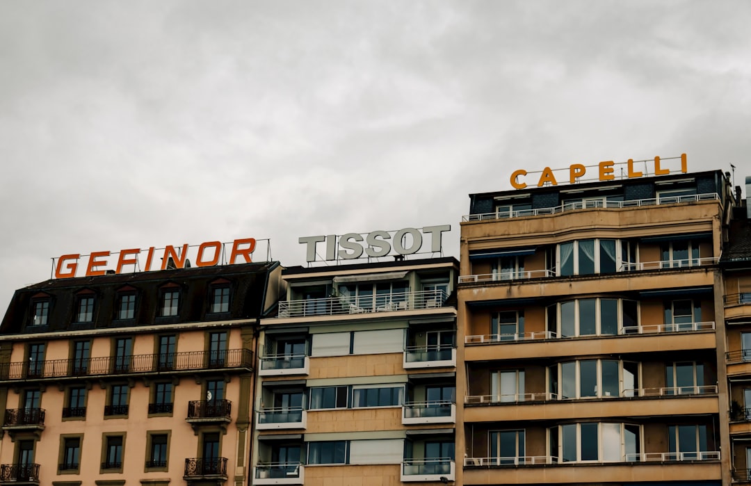 conseil fiscal startup Genève - a tall building with a sign on top of it