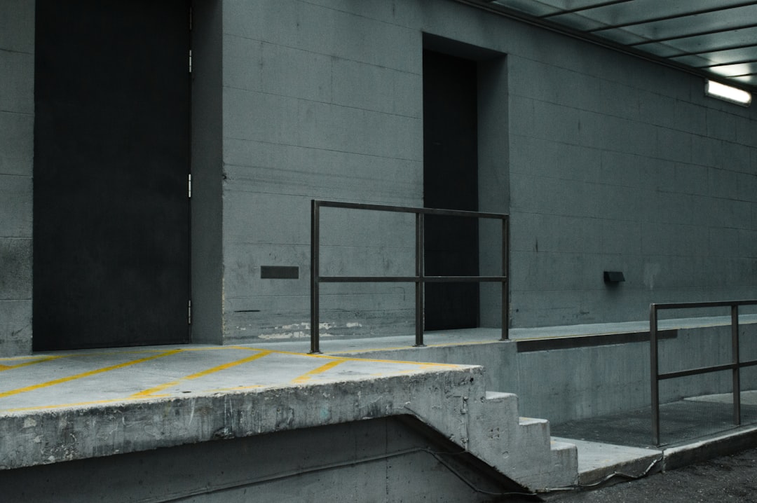 réparation porte cave immeuble lausanne - gray concrete building during daytime