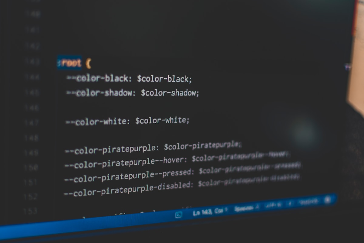 Computerprogrammcode mit verschiedenen Farbeinstellungen und Eigenschaften.