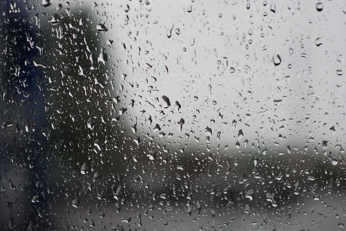 Gouttes de pluie sur une fenêtre