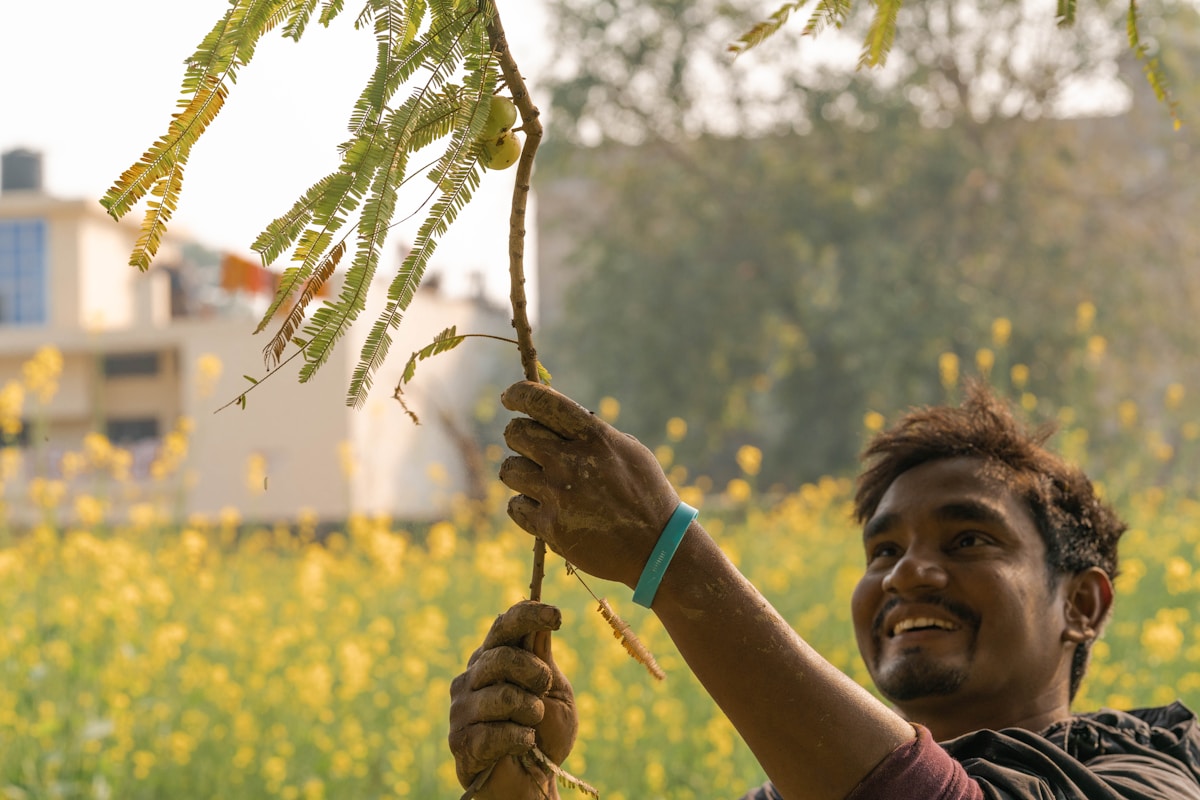 man in green t-shirt holding brown rope during daytime
