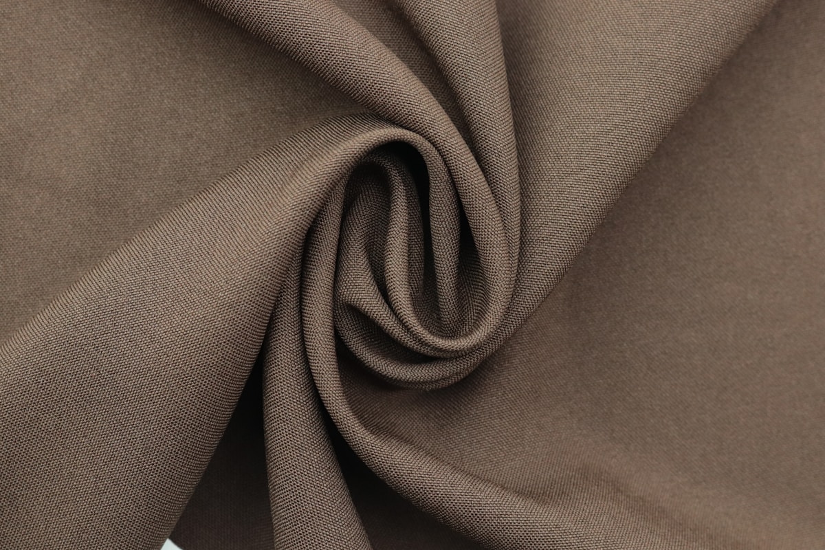 Textile noir sur textile blanc