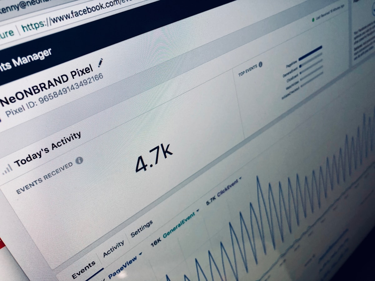 Tableau de bord du gestionnaire de pixels Facebook avec statistiques d'activité.