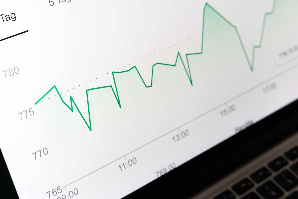 Graphique de données financières montrant une tendance haussière.