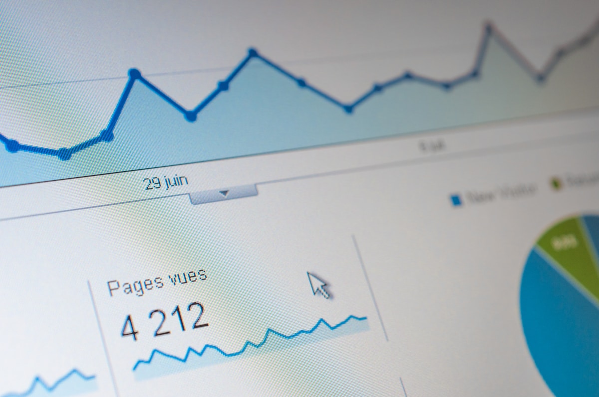 Graphique de données montrant l'évolution des pages vues.