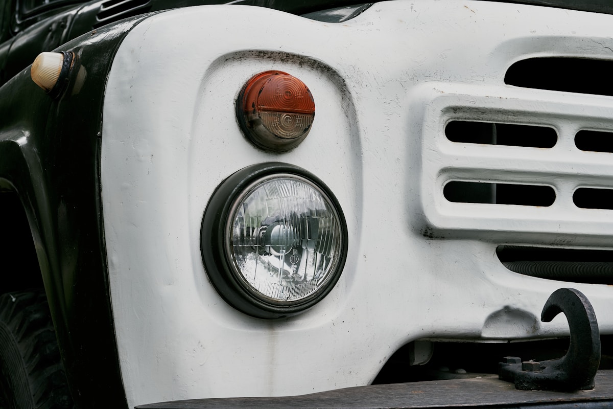 Une voiture de près.