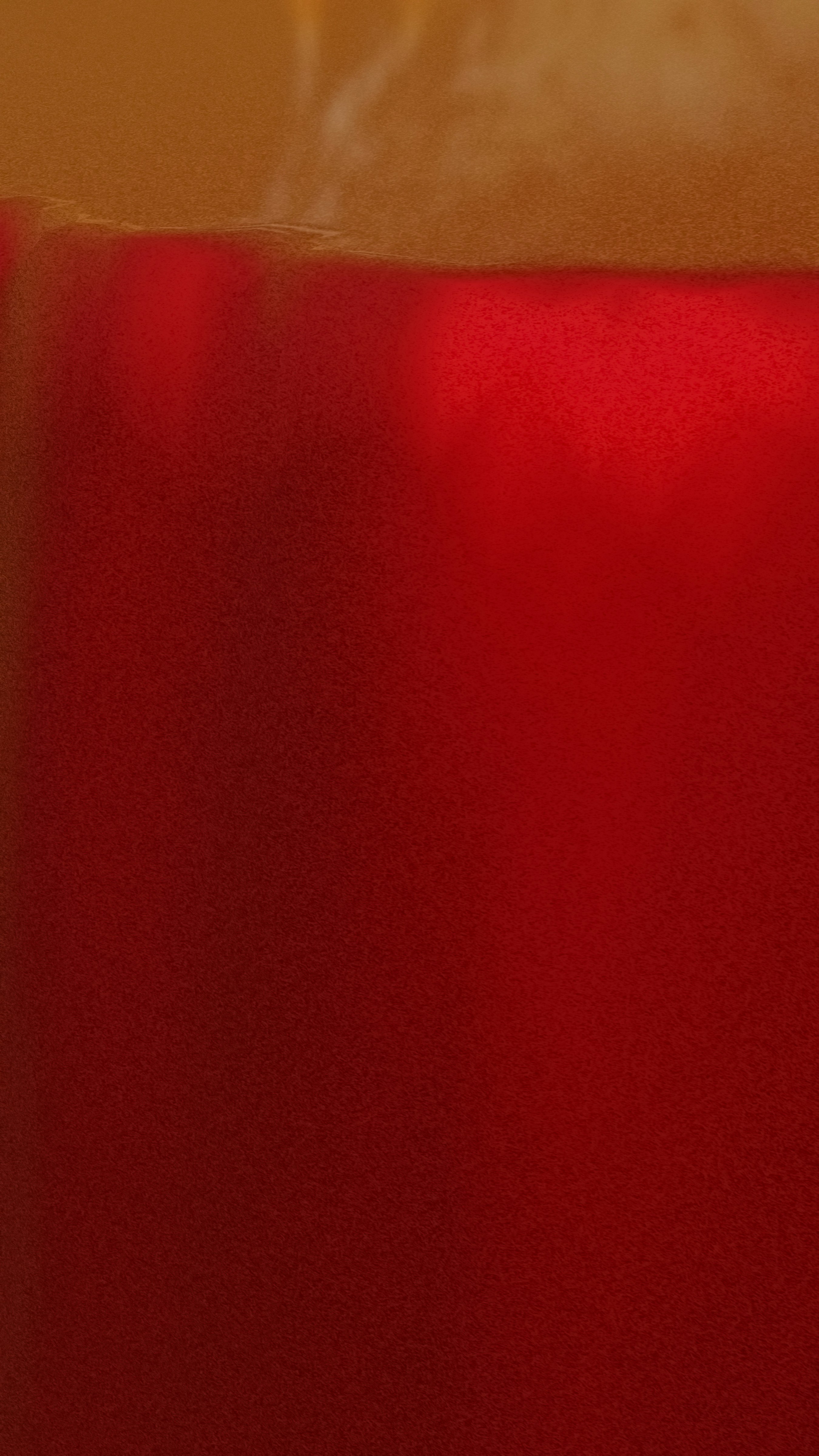 Une photo ensoleillée de La Petite Venise à Colmar, avec ses maisons à colombages colorées se reflétant dans le canal, symbolisant la clientèle touristique à cibler.