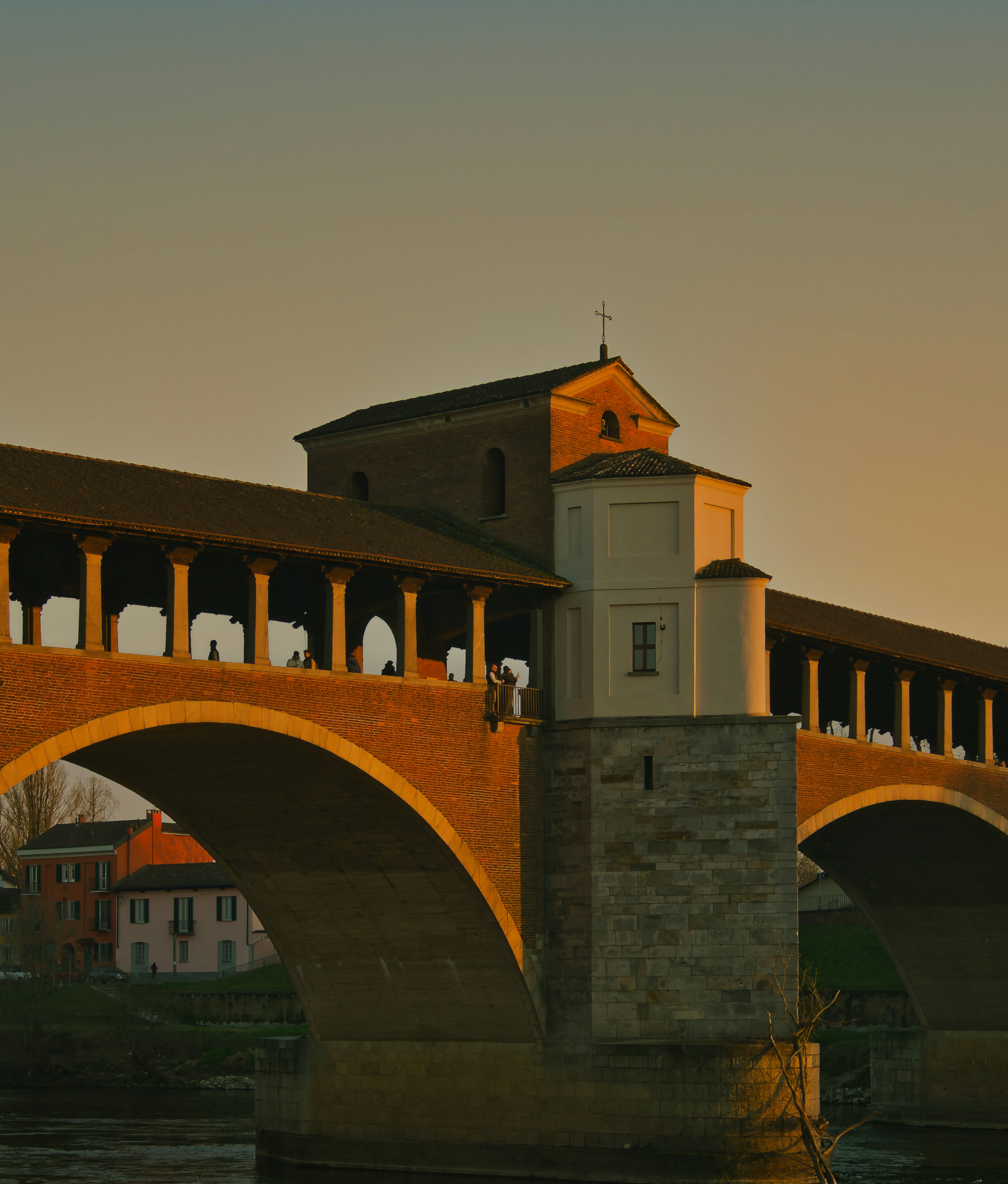 Vue panoramique du centre-ville historique de Romans-sur-Isère avec le pont sur l