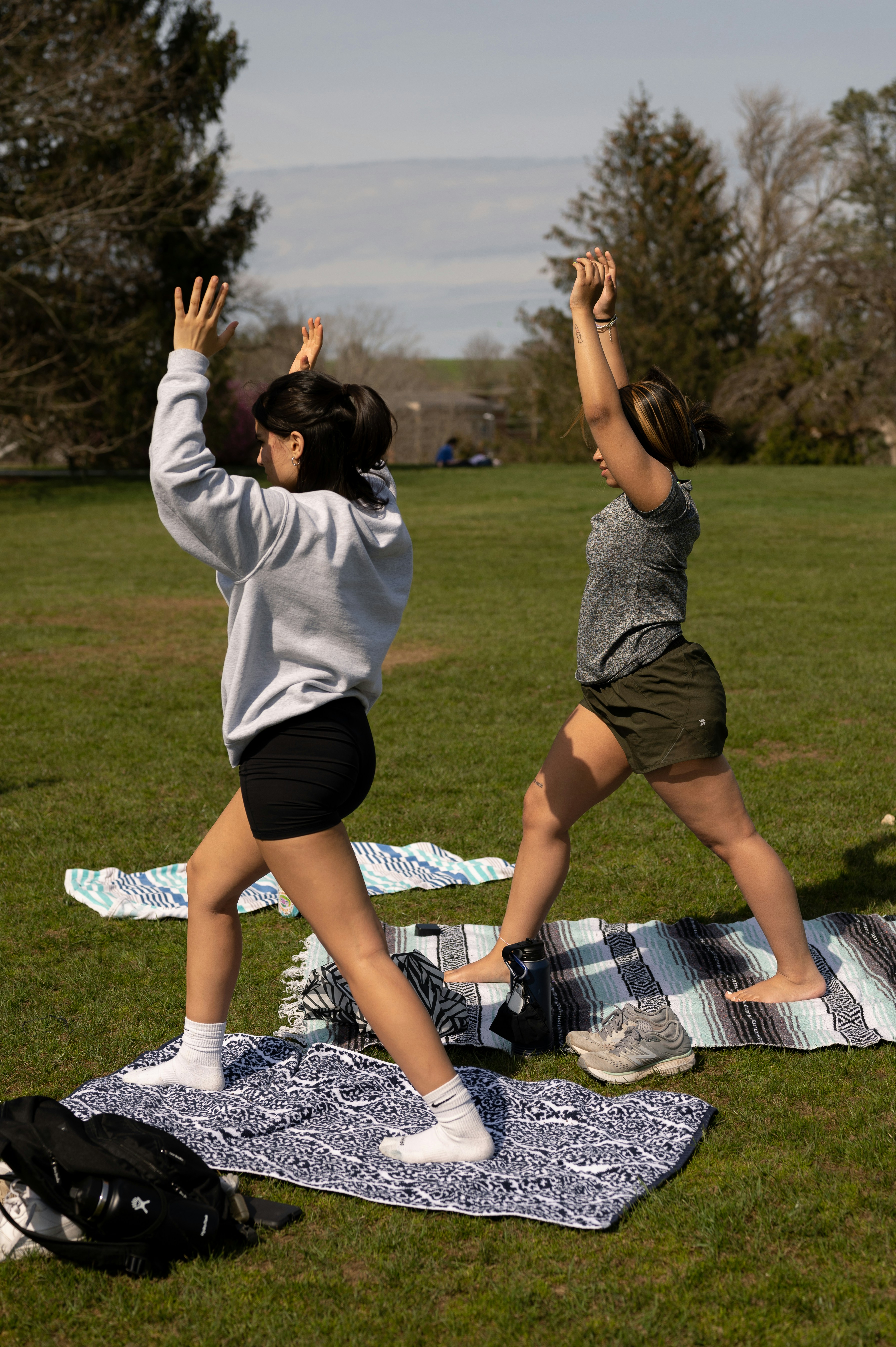 Un groupe de personnes diverses souriant et s