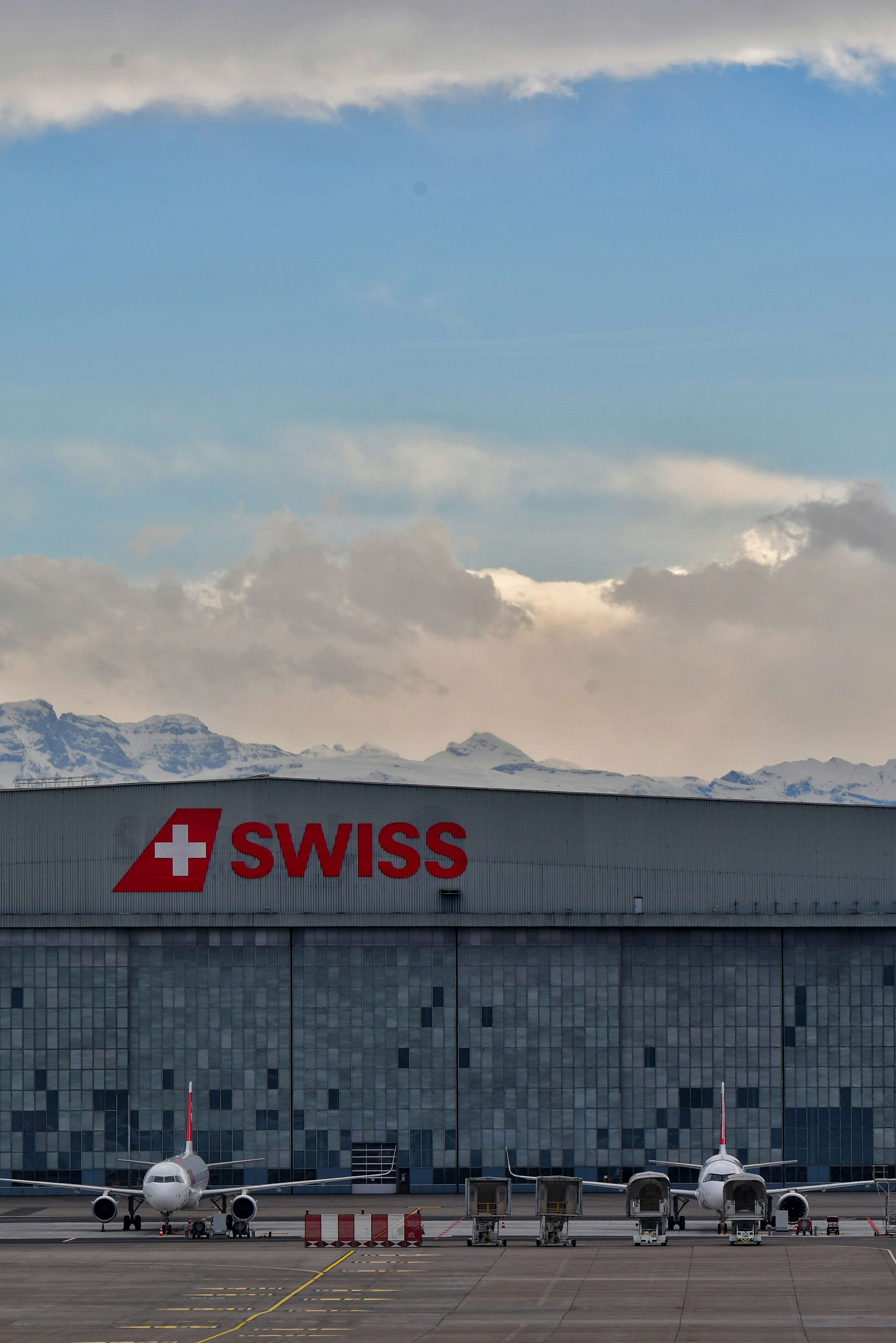 Swiss digital landscape map highlighting regional differences and data privacy focus