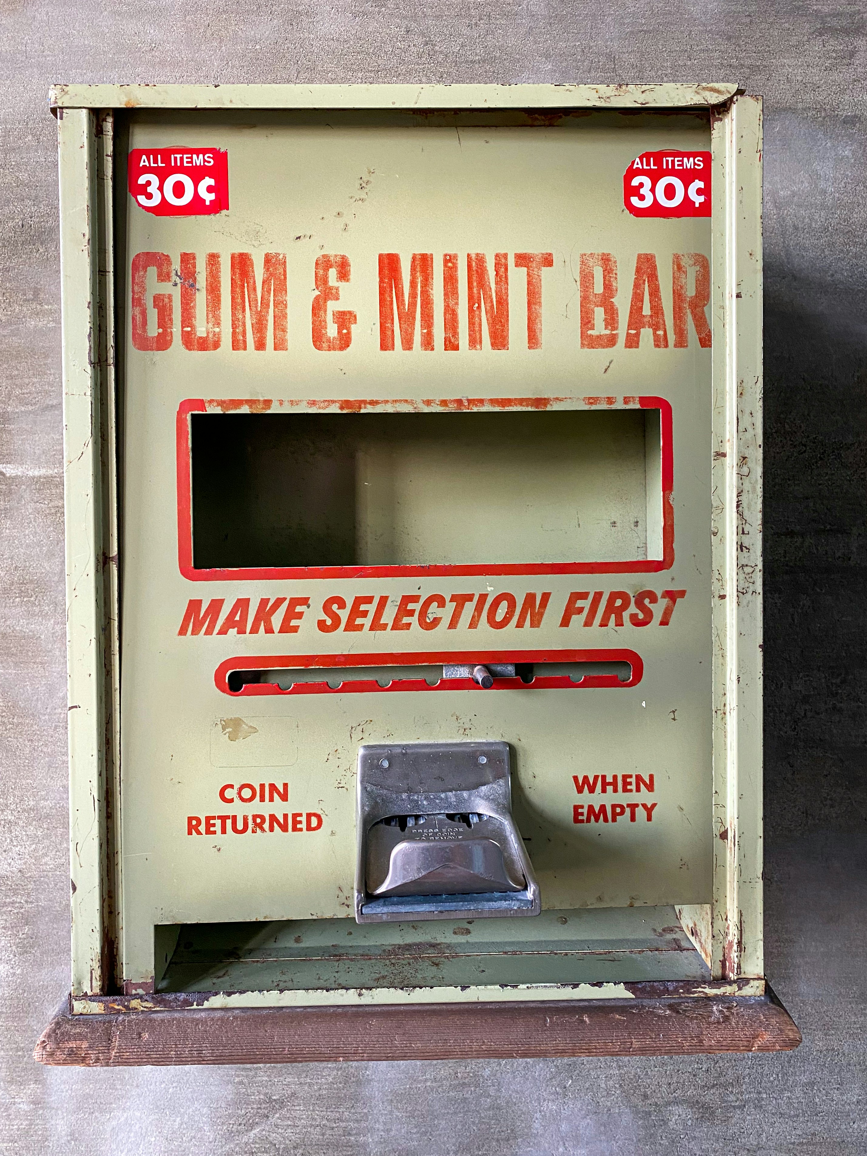 Close up of a vintage popcorn machine in a bar setting