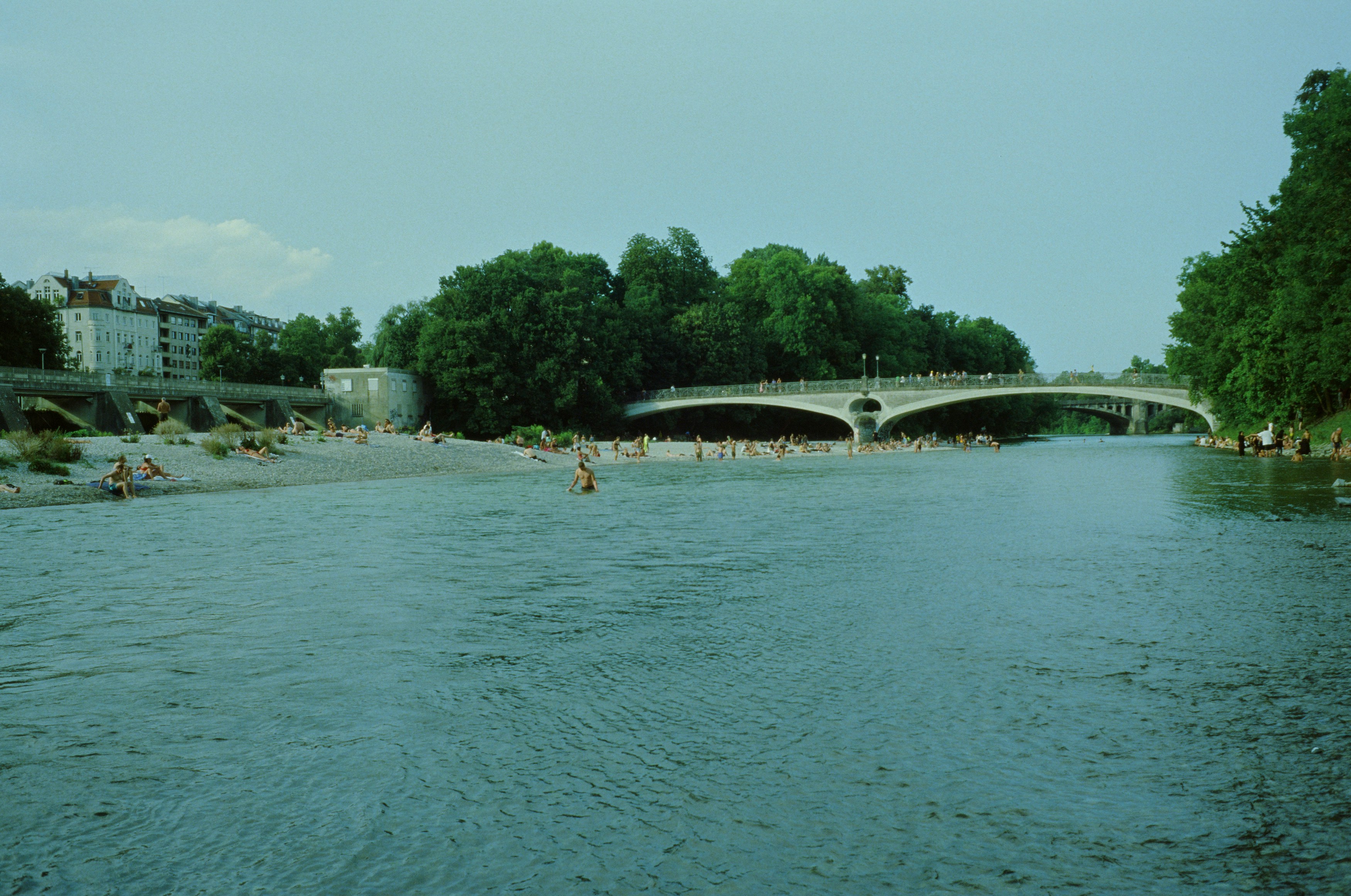Peaceful view of the Sèvre Nantaise river representing the flow of energy and the location near Vertou