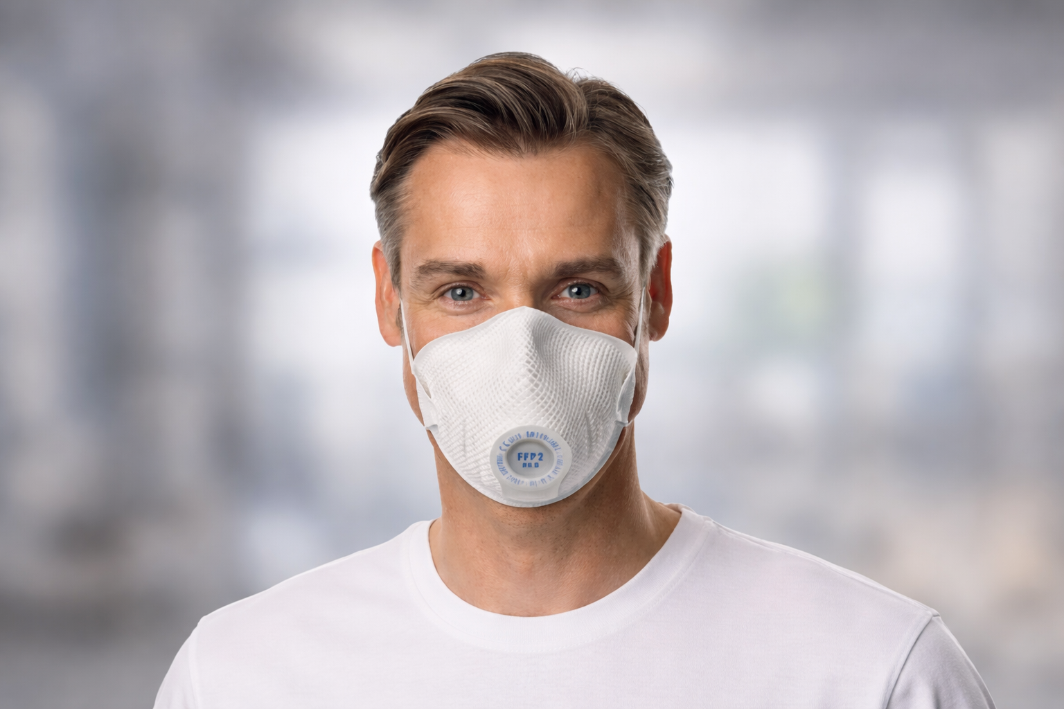 homme portant un masque ffp3