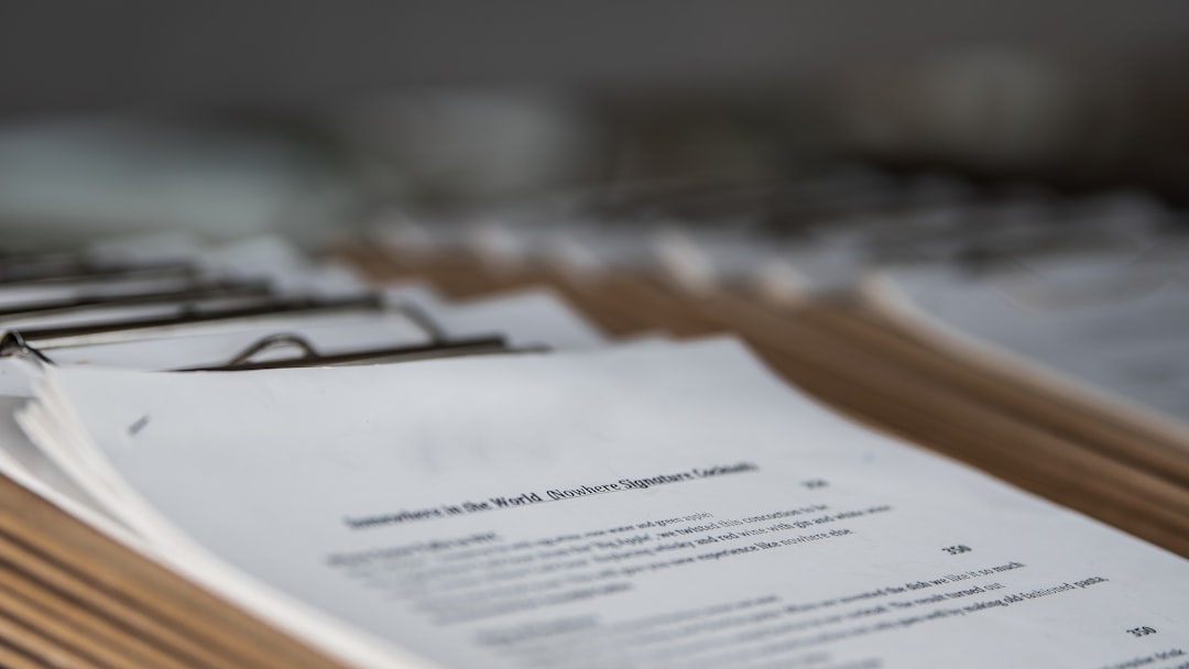 organisation courrier copropriété règles - restaurant menus on clipboards close up