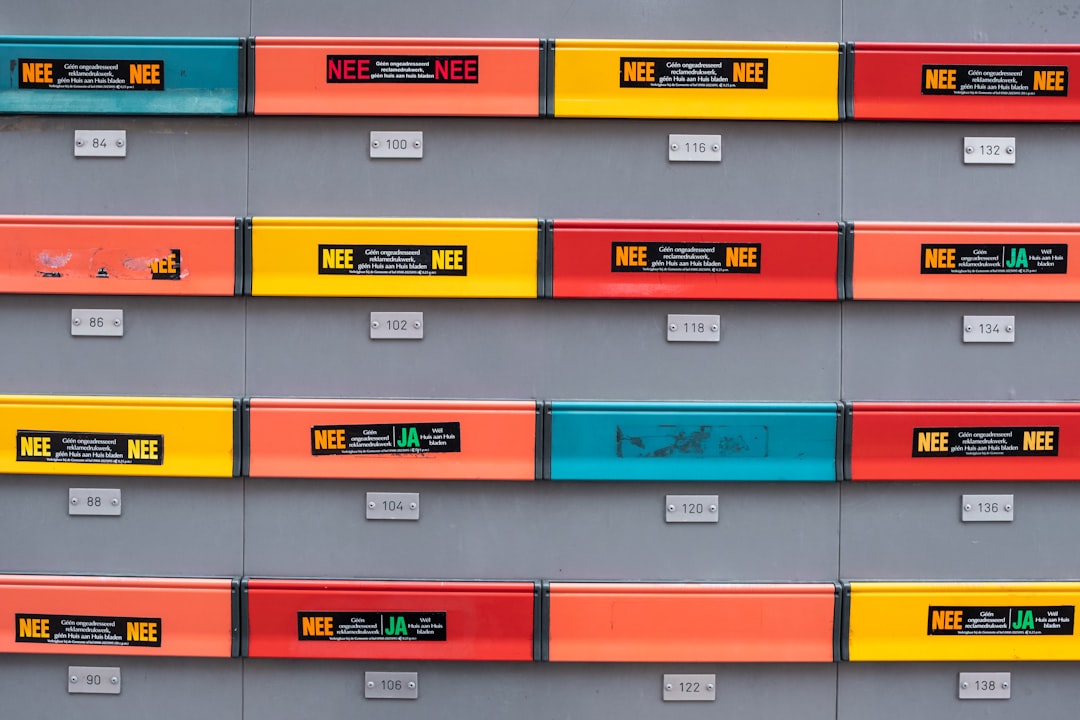 délai installation boîtes aux lettres immeuble - assorted-color file cabinet tags