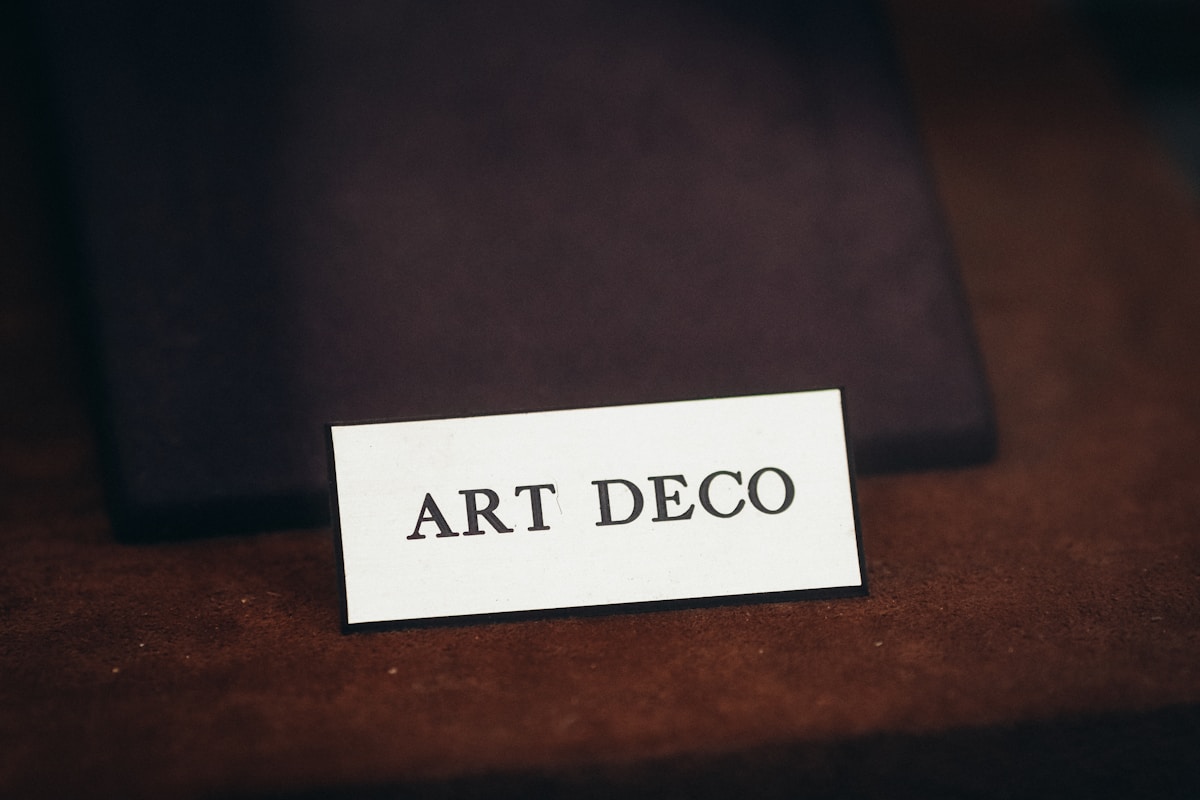 a piece of paper that says art deco on it