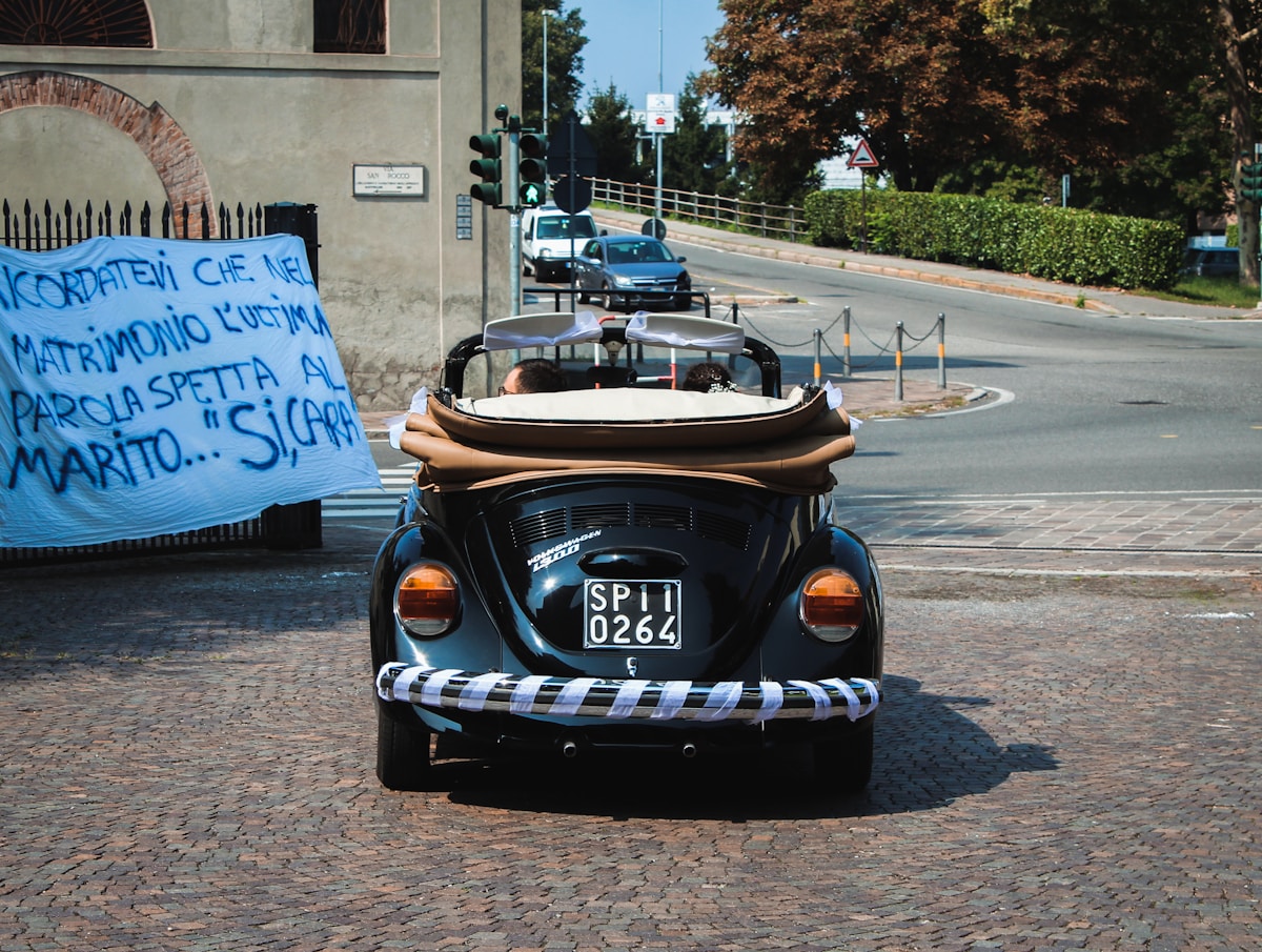 Coccinelle Volkswagen noire décapotable