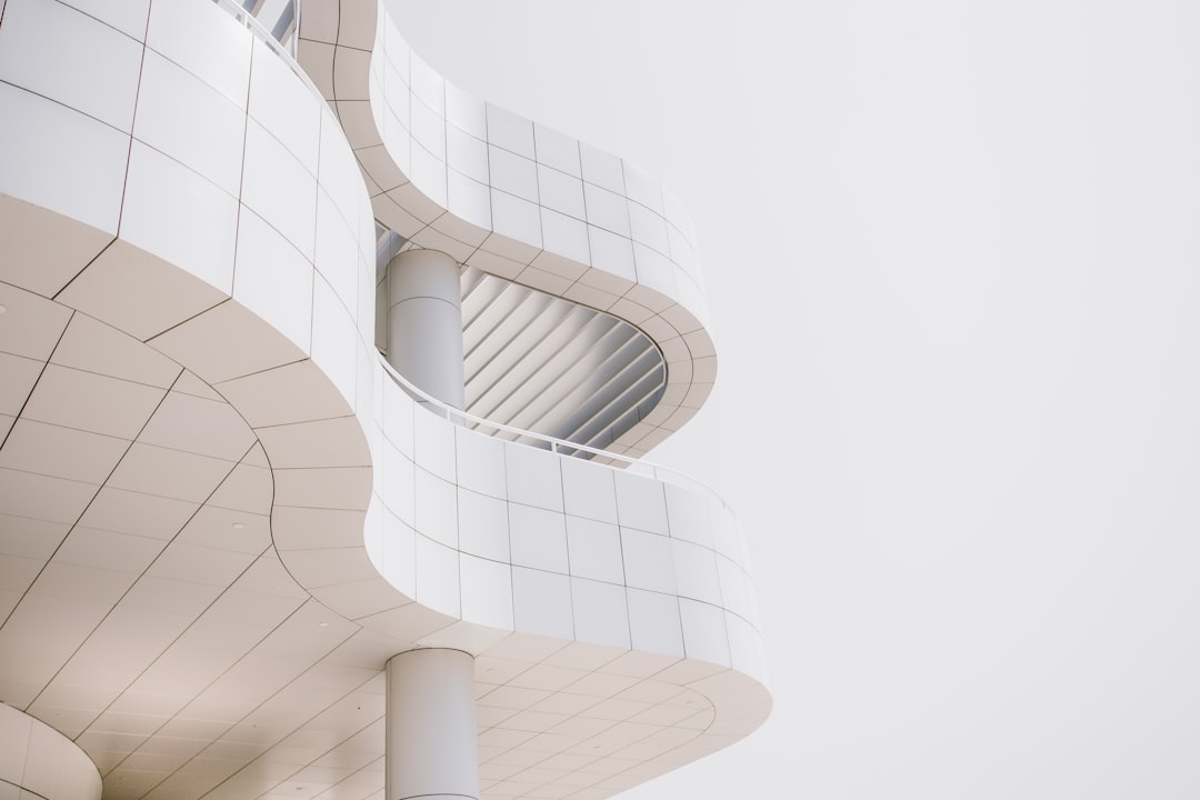 valorisation 3D pour agence architecture - worm's-eye view photography of concrete building