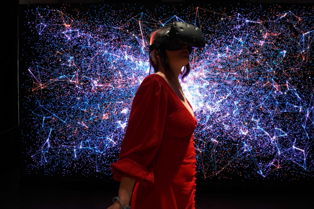 comment fonctionne une visite virtuelle 3D - a woman in a red dress wearing a virtual reality headset