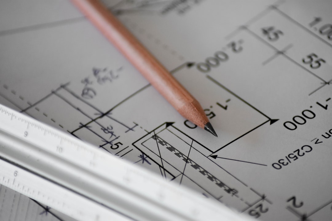 outil gestion projet suivi chantier architecte - brown pencil on white printing paper