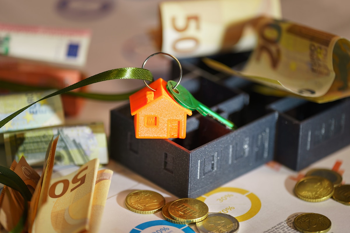 Objets liés à l'immobilier, l'argent et les finances.