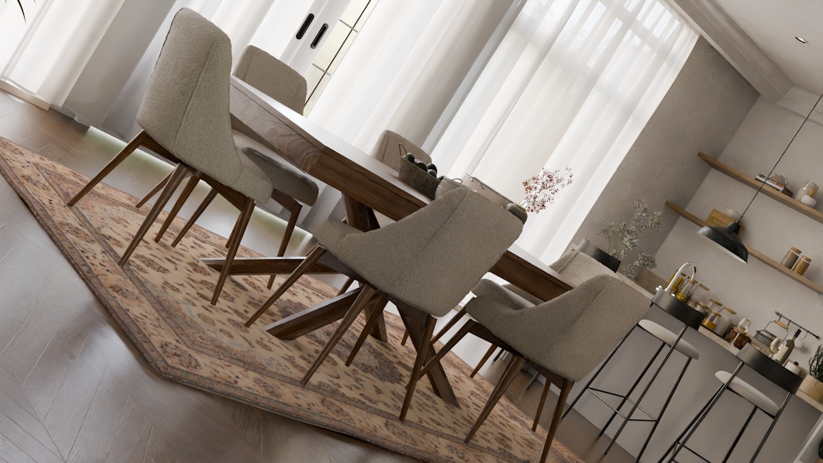 Salle à manger moderne avec table en bois et chaises rembourrées.