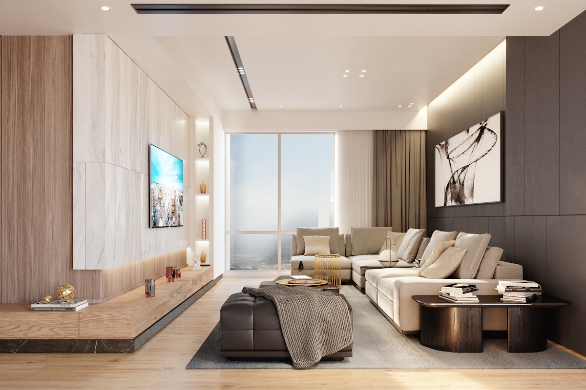 Salon moderne et élégant avec meubles confortables et vue panoramique.