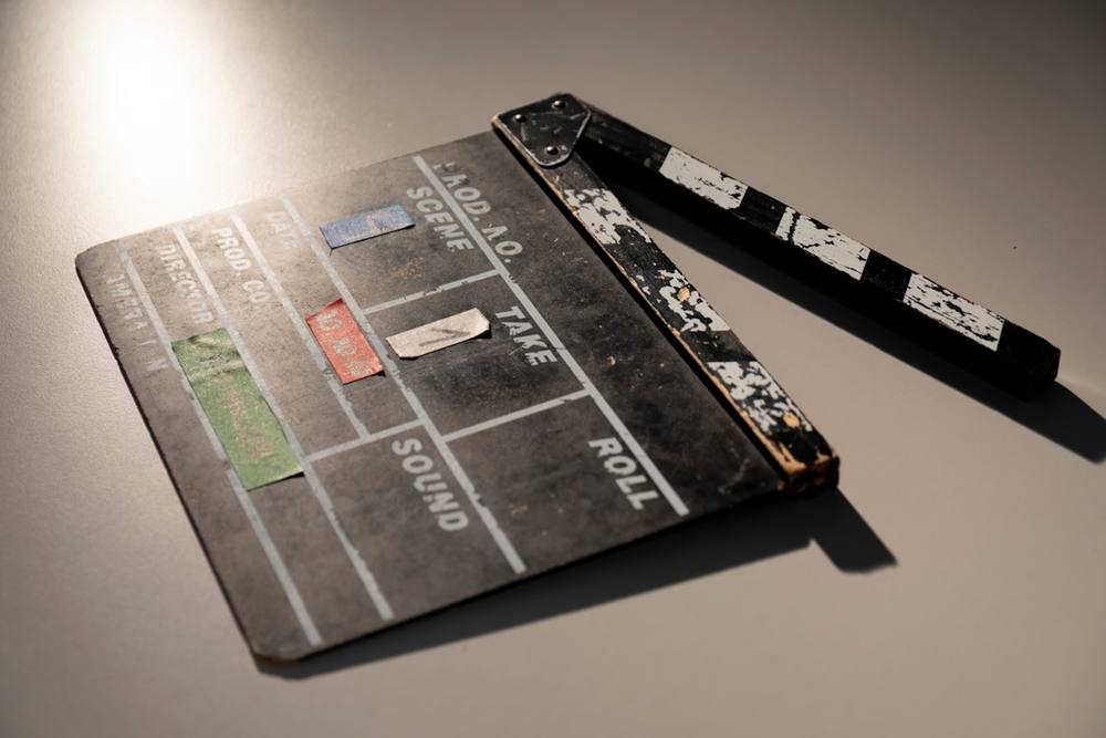 Clap de cinéma vintage, usagé et abîmé.