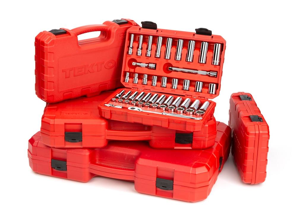 Ensemble de coffrets à outils rouges Tekton empilés ouverts
